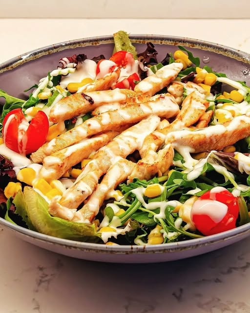 Salada do That Burguer com frango grelhado